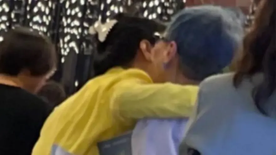 張小燕退休3年近況曝！私下「同框S媽」熱情擁抱　真實互動全被拍