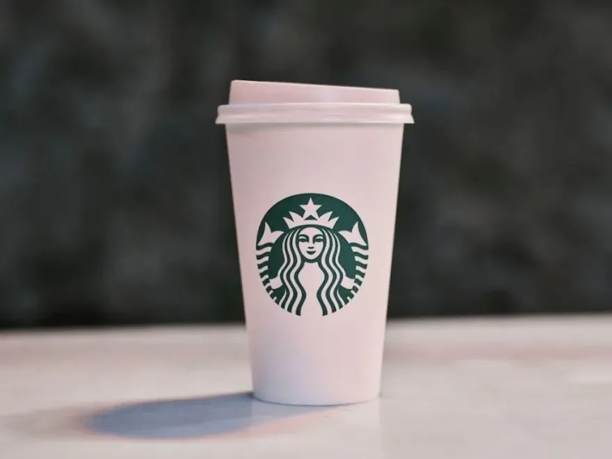 星巴克明「10飲品買1送1」！西雅圖咖啡「買10送10」開工爽喝