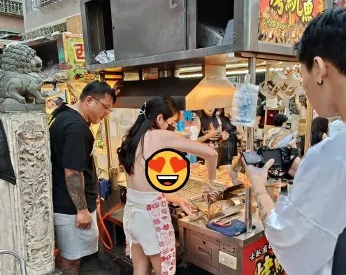 身份曝光！「士林魷魚妹」流量密碼一片布　火辣側胸吸引3.1萬人朝聖