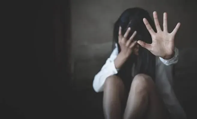 嫩妹醉倒遭姊夫侵犯、親姊竟幫忙「脫褲」　法官給了嚴厲判決