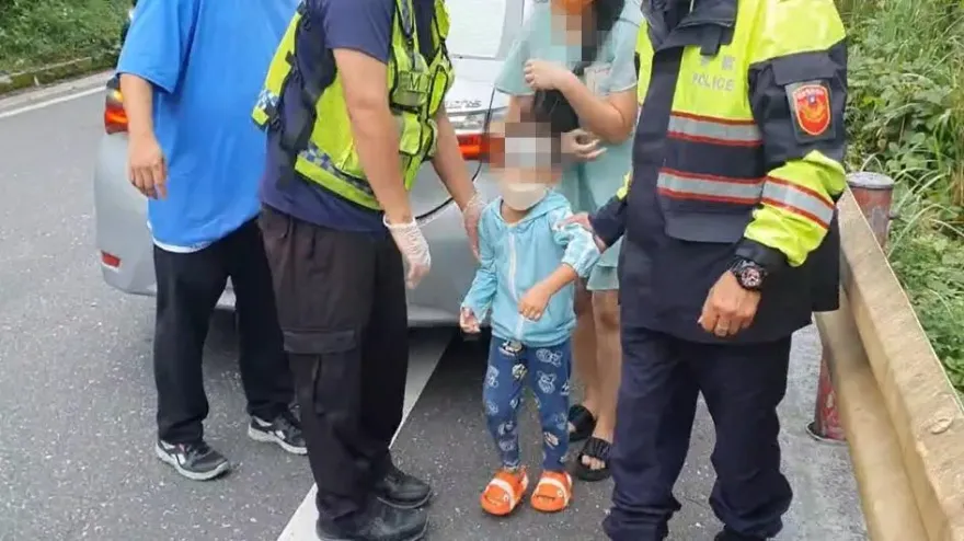 5歲男童高山症發燒嘔吐　合歡警中橫疾馳下山送醫