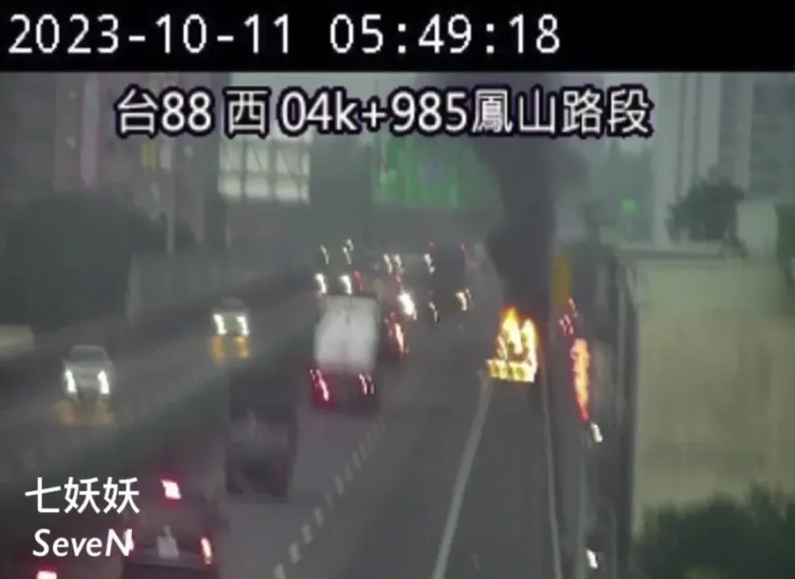 影/台88線火燒車！引擎冒煙瞬爆火球　駕駛驚險逃生影像曝