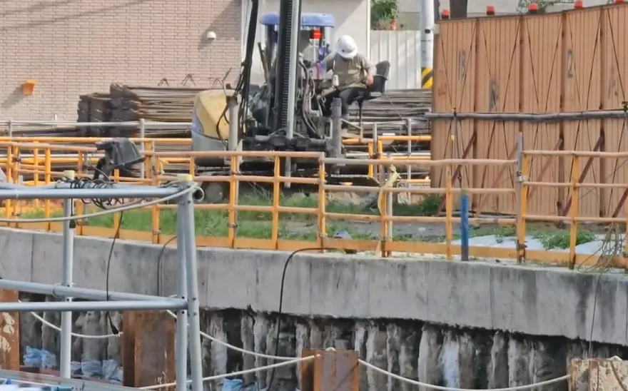 影/屏東首座社宅害鄰近公寓牆龜裂？縣府勒令停工要求第三方鑑定