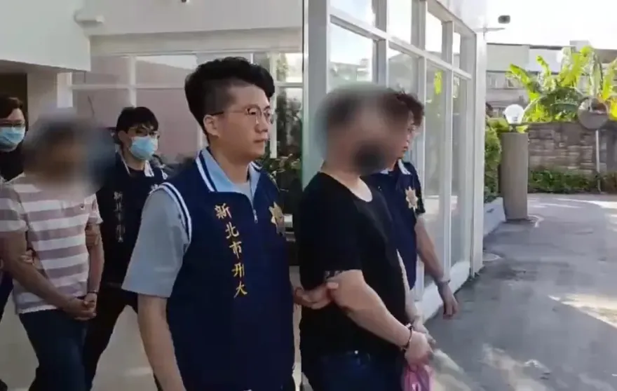 影/攻堅片！賓士車掛「6666」假車牌露餡　警破毒品分裝場查獲衝鋒槍