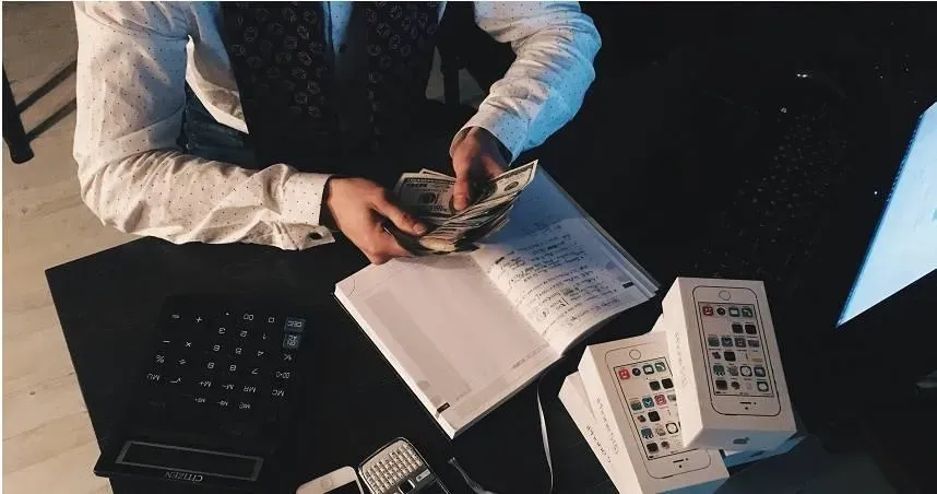 大學舍監暈船直播主　挪「581萬學生房租」斗內下場慘