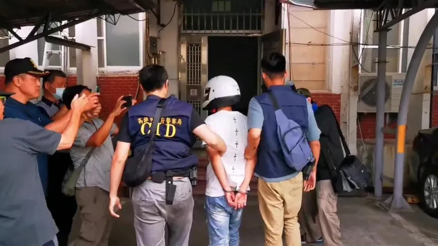 影/高雄蚵仔寮槍擊案主嫌逃8小時落網！狡猾推稱不知誰開槍　疑詐團分贓內鬨爆駁火