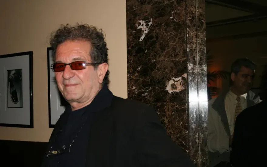 快訊／國際名導「脖子有刀傷」驚傳陳屍家中！　警方證實與妻子雙雙遭謀殺