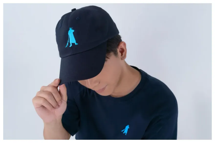 侯友宜首批捐款小物來了！酷帥「小關公」超吸睛　老帽＋落肩上衣粉絲必收