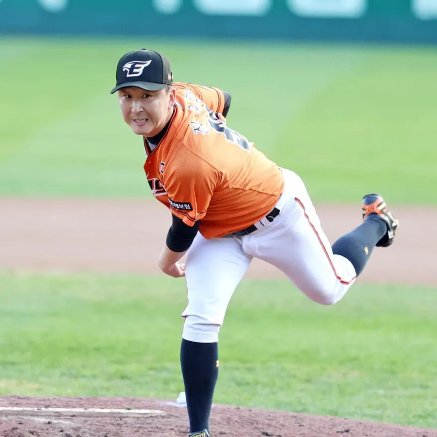 影/老妖怪！韓職38歲左投生涯出賽1003場　超越中日龍名投寫亞洲新紀錄