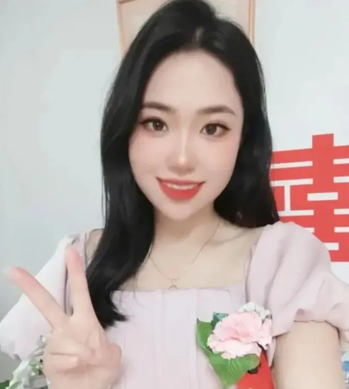 吃好料還能賺外快！23歲正妹兼職16次「職業伴娘」　她曝1人格特質超吃香