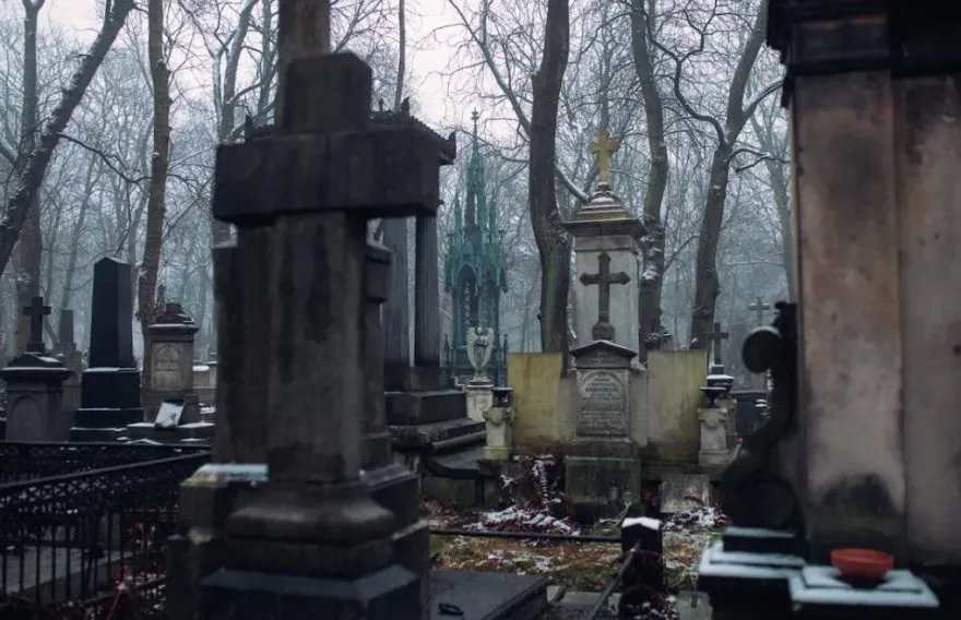 超無良盜墓集團！扯斷往生者手臂挖墳上百座　遭逮眼神空洞疑似「卡到陰」