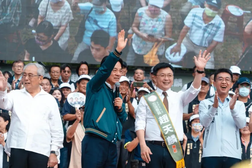 賴清德才剛相挺！趙天麟涉抄襲又陷外遇疑雲　多張「身邊不是妻子」親密照流出