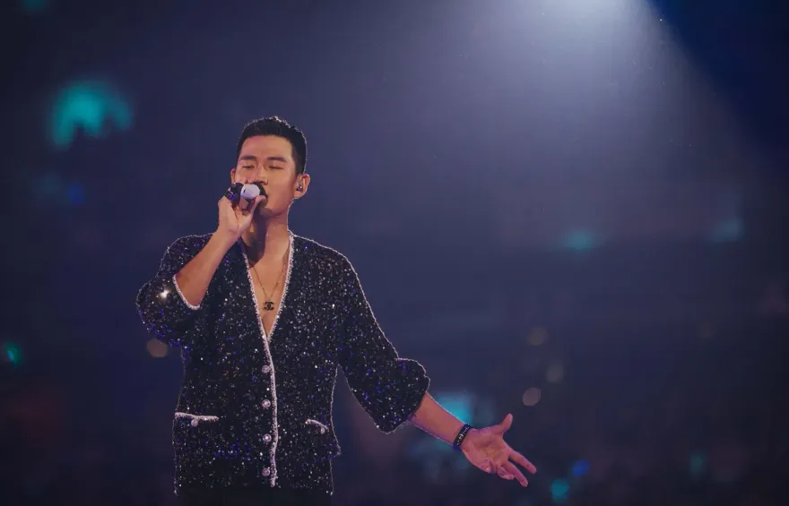 周興哲遭男粉告白「老公好帥！」　感性謝已逝工作夥伴