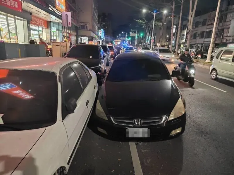 高雄毒駕男拉K上路狂衝猛撞　6汽機車1女子慘遭殃