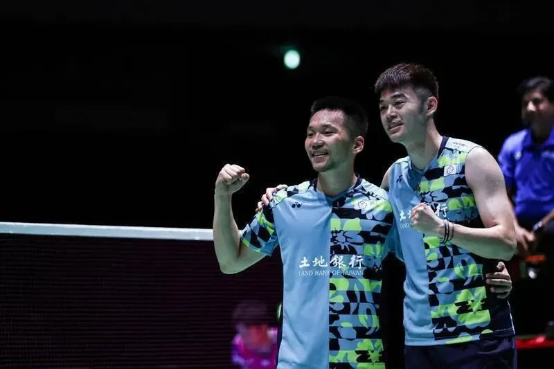 苦戰3局！「麟洋配」南韓羽球大師賽退日本組合　成功晉4強