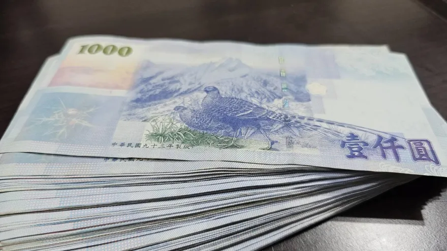 連發6筆錢！國民年金保險喪葬給付　入帳近10萬