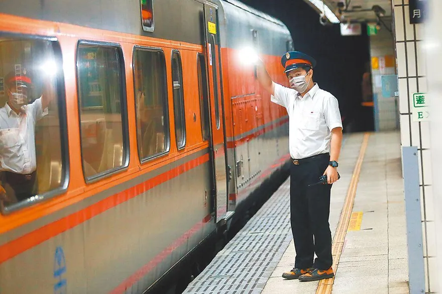 超變態！噁男連2晚台鐵列車不雅動作　還「硬挺挺」走向女乘客