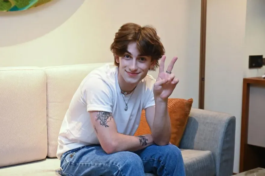 20歲加拿大男歌手超愛家　「下腹部」刺青藏超暖故事！