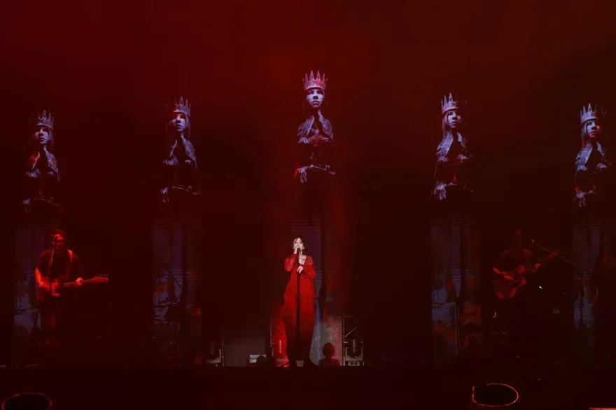 楊乃文台上唱到一半...粉絲喊「老公」她「變臉」：我是男的？