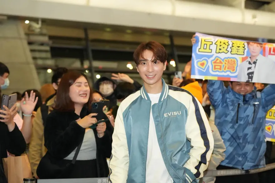 見粉絲險落淚！新加坡小鮮肉丘俊鑫襲台　首嘗薑母鴨「暈陶陶」