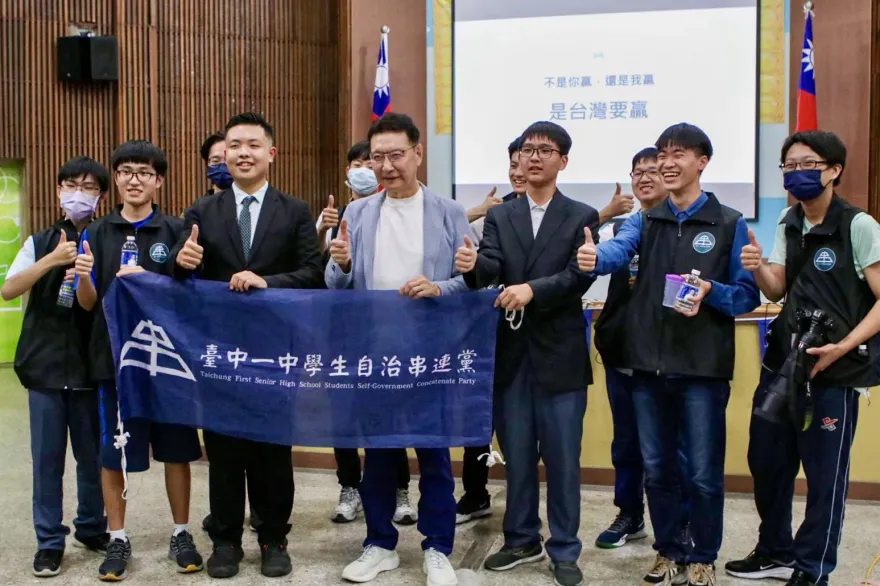 中一中學生座談首發  侯康配支持度驟升20%
