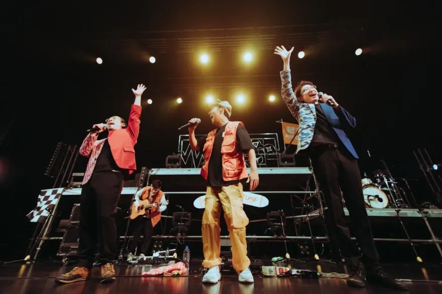 芒果醬主唱爆去年「過得不太好」　唱到一半台下粉絲大喊「退票」