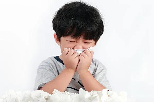 孩子狂流鼻水不一定是感冒！醫曝「1關鍵」恐是過敏