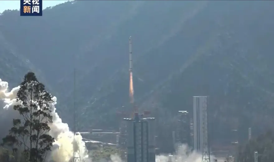 影/不是飛彈是發射火箭！陸《央視》公佈愛因斯坦探針衛星升空過程