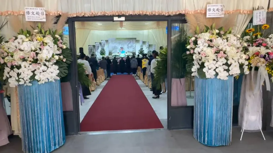 影/張誌家今辦告別式　「人生最後一哩路」同學隊友穿99號淚別