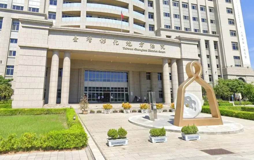 彰化狂男鞭炮炸警所！「打開窗戶丟進去」員警險中招　犯案2起遭逮判刑