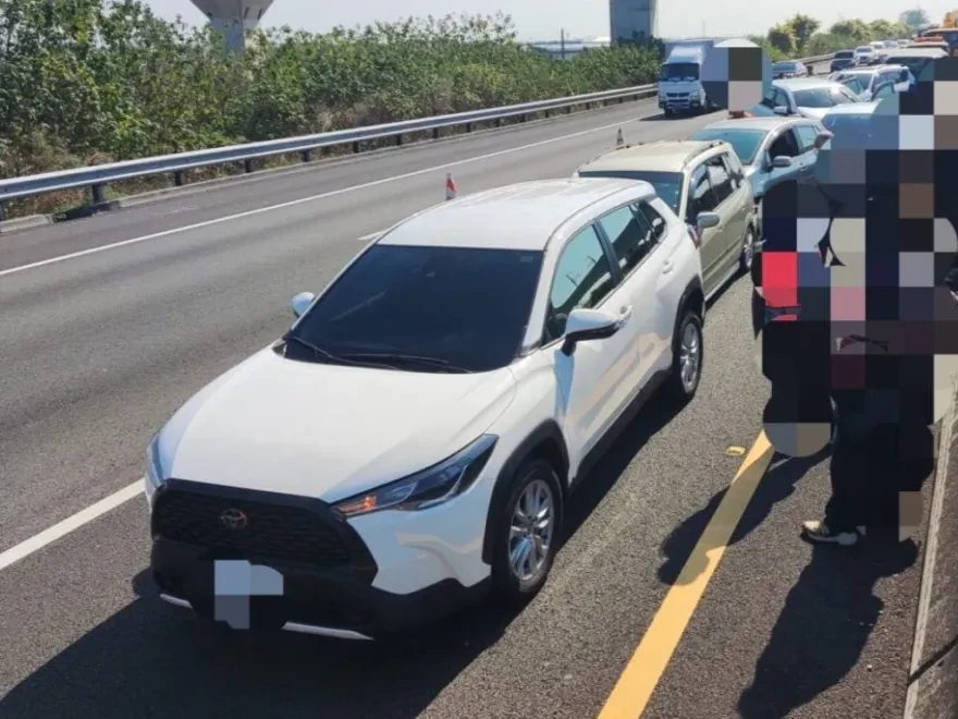 快訊/國1北向北斗路段「10車連環撞」！2人受傷送醫
