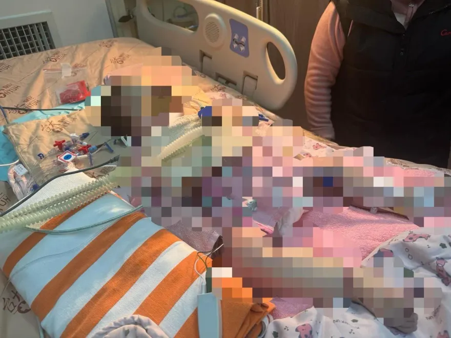 嬰兒哭鬧「淚水黏口罩」趴睡窒息奪命！公托中心疑不察 　女主播心痛曝慘事