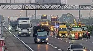 快訊/放假出遊注意！國1南向雲林系統「大貨車、轎車追撞」　一度剩最外線通行