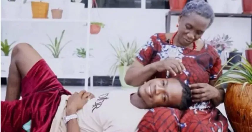 8旬富婆掉一袋錢！24歲鮮肉司機拾金不昧「譜出戀曲」　差56歲嬤孫戀愛得高調