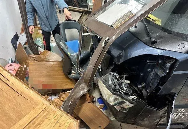 基隆警殉職/衝撞派出所是「要報案」？　鄰吐兇嫌生前詭舉：常幻覺媽媽被殺