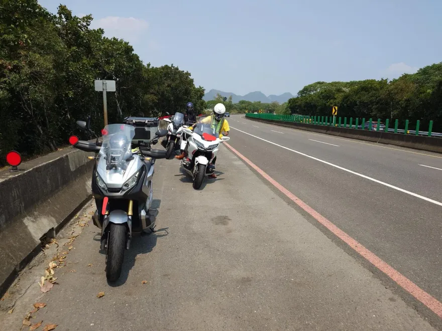 網紅「重機上國道」自行報警！糾纏4小時揚言告員警傷害　最終下場曝光