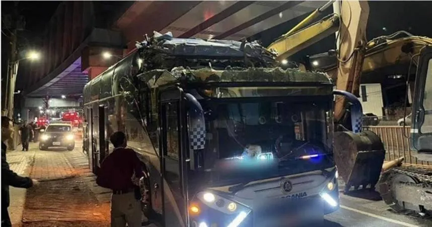 高雄削頭遊覽車1死14傷…肇事司機疑「疲勞駕駛」連開15小時　最重開罰9萬