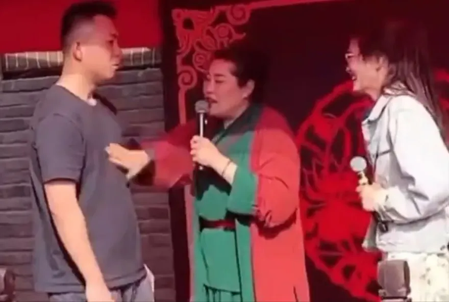 接地氣版《非誠勿擾》惹議！癡情相親男「竟已婚」　妻怒揭穿：將回國離婚