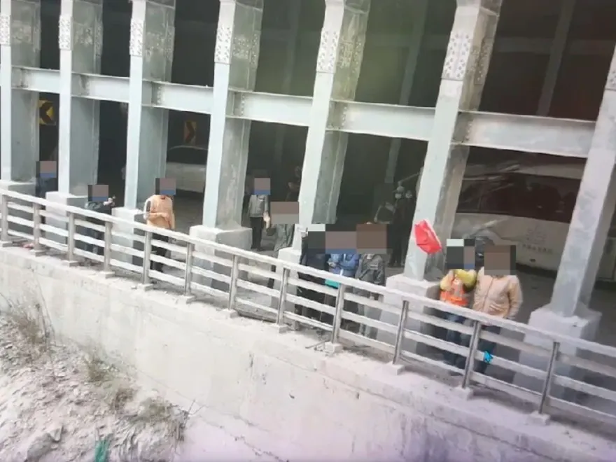 7.2強震撼全台/太魯閣晶英酒店「受困員工獲救了」！眾人揮舞紅旗報平安