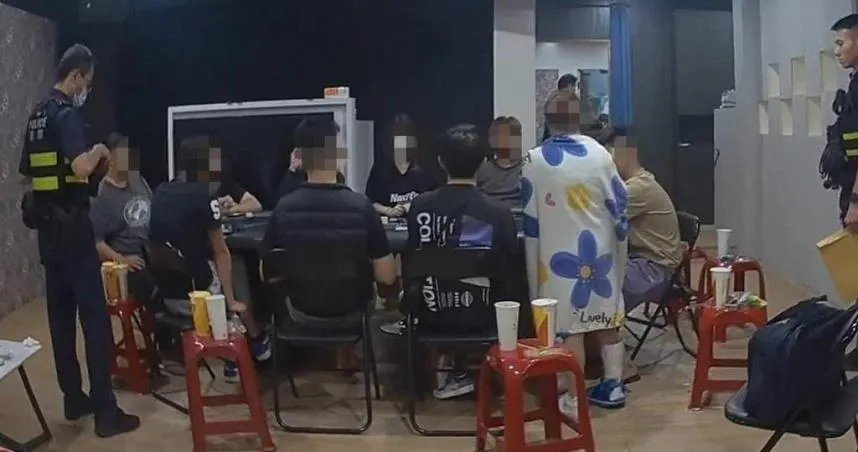 台南茶飲店樓上藏賭場！警拂曉攻堅…13賭客全嚇傻