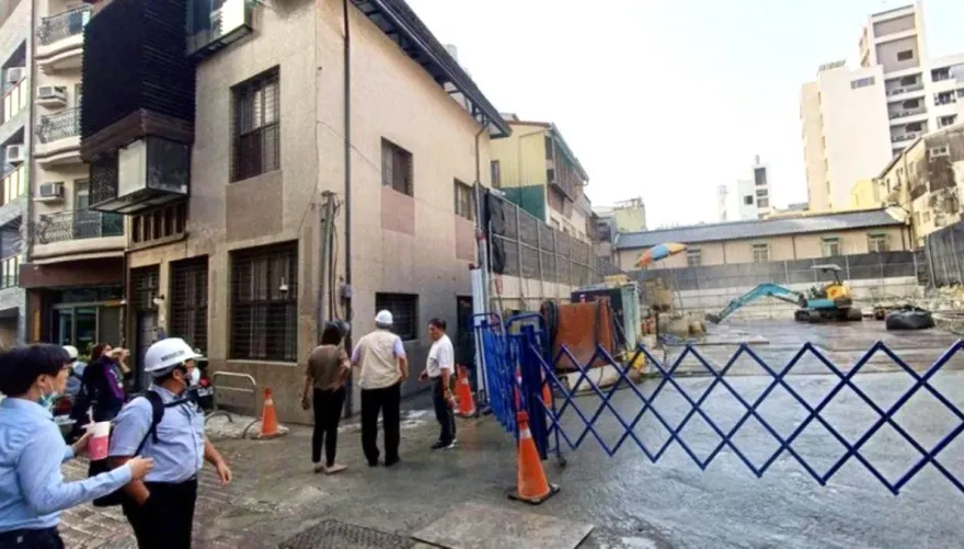 台南建案開挖「害隔壁住宅傾斜」！市府緊急撤離11戶　勘查發現底下被掏空