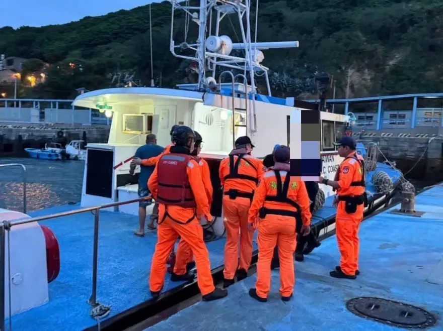 影/北竿男疑腦中風！馬祖海巡派艇馳援　送醫救命