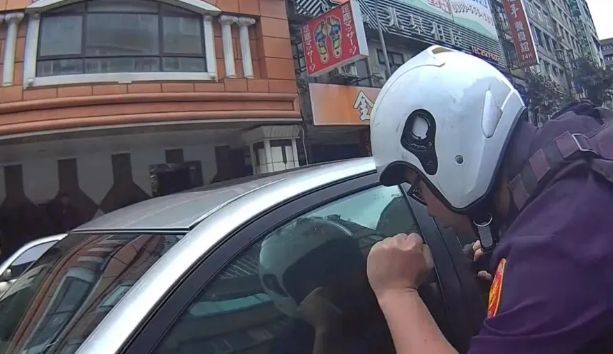 影/酒店幹部酒駕車停路中睡翻天　警敲窗攔檢他出手多一條妨害公務