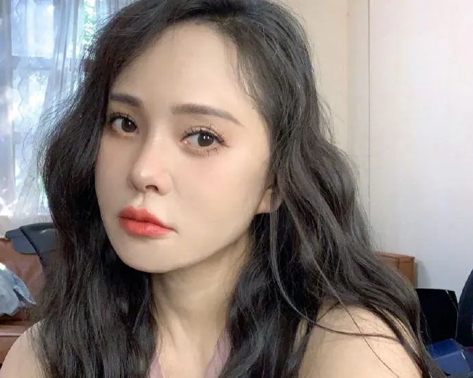 伊能靜「半年不碰碳水」瘦至43公斤　照鏡驚見臉垮...緊急喊停！