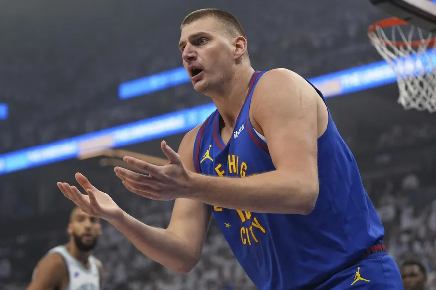 NBA/約基奇恐離隊？放話暫不續約　延後談判向金塊施壓補強