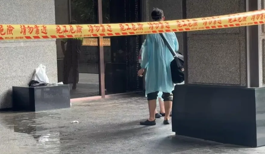 晴空匯一戶破6千萬！科技新貴徵搬家工　低時薪戴口罩爬20樓惹議
