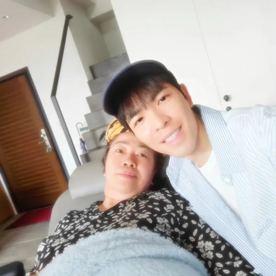 蕭敬騰媽媽出院了！他曝心聲「成無膽之人」：要更加守護她