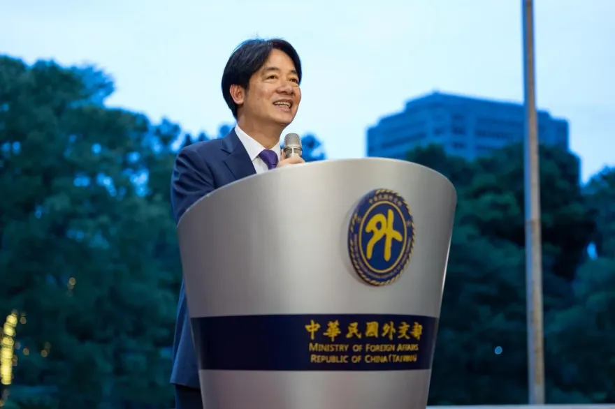 賴清德「夜觀天象」預言麟洋配拿金牌　網友諷：不問蒼生問鬼神