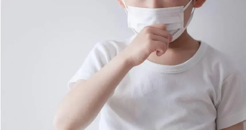 狂咳2週好不了！突發燒快篩一驗是流感　醫：有新的感染