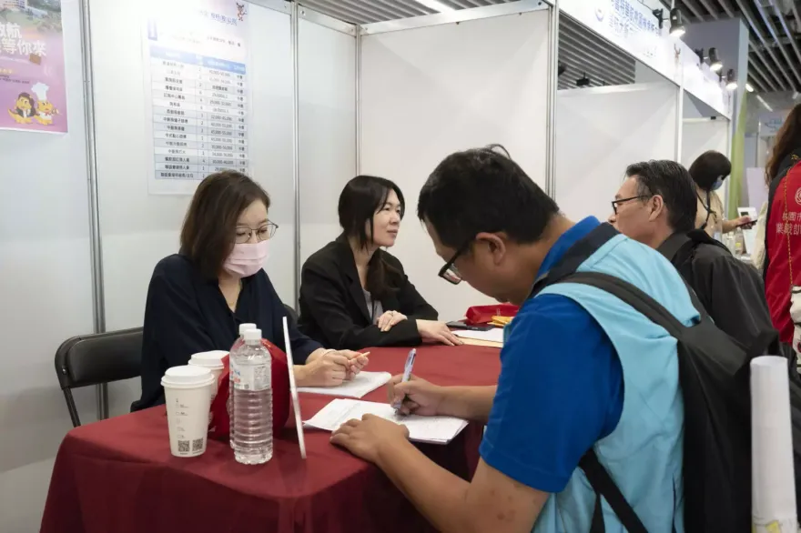 增僱員工、加薪企業享租稅優惠　中小企業發展條例三讀